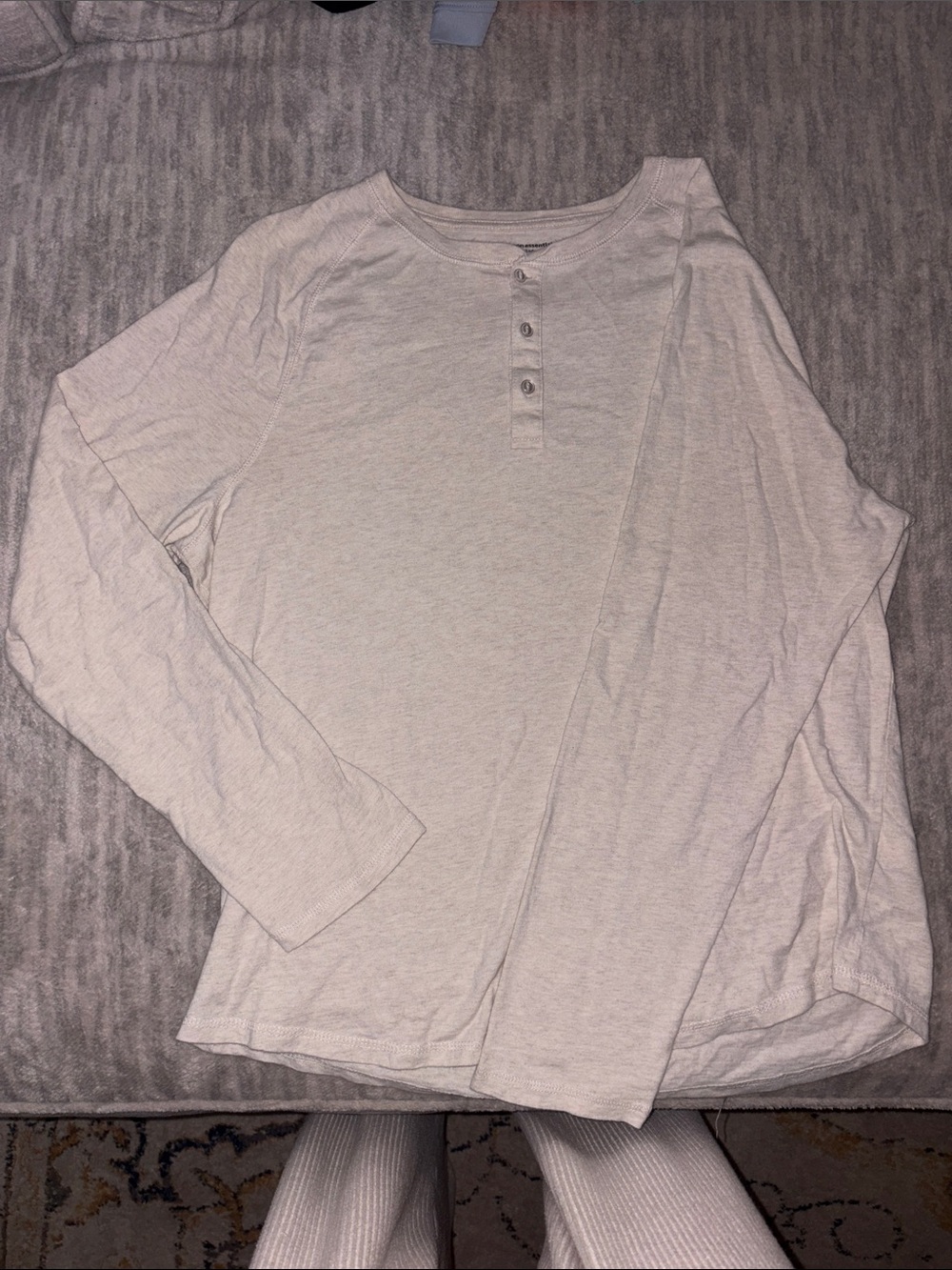 Men’s Long-Sleeve Henley Top in Light Gray